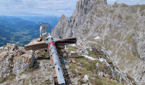 Artikelbild zu Artikel Das Gipfelkreuz auf der Maukspitze